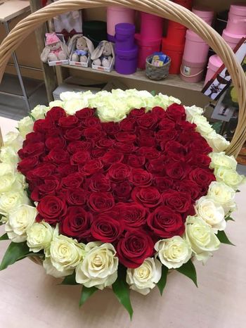 51  из роз в корзине ,Эквадор, 60см