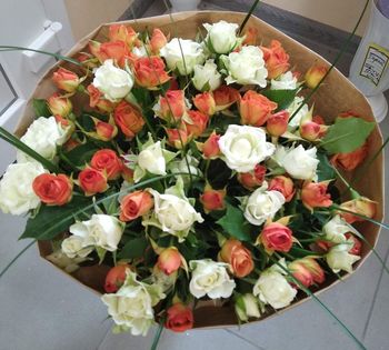 Букет 25 кустовых роз